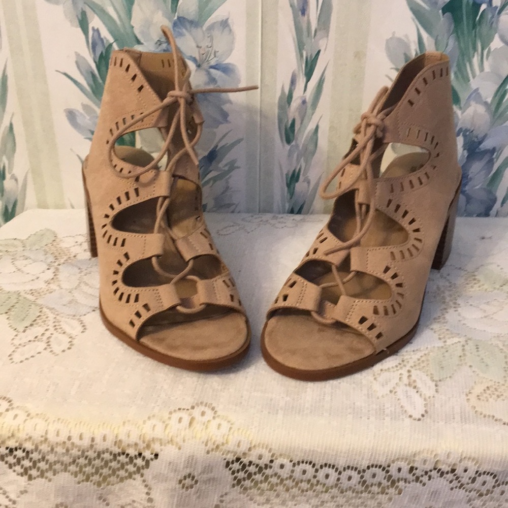 EUC Mossimo Tan Shoes
